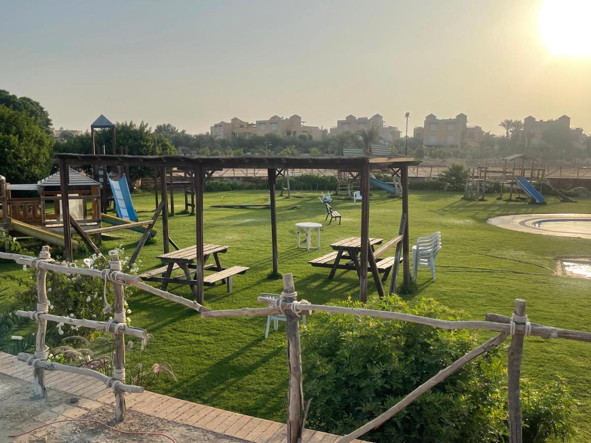 A Sea View Spacious Cheering 5 Bedroom Villa Ain Sokhna "Ain Bay" فيلا كاملة للإيجار قرية العين باي Ain Sukhna Bagian luar foto