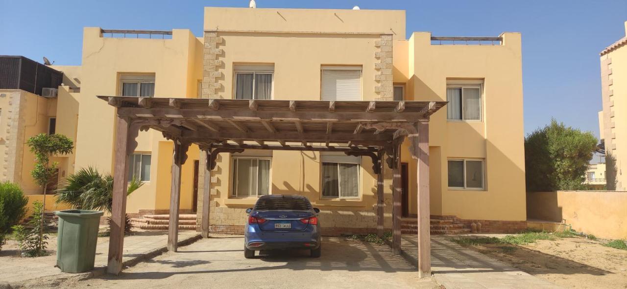 A Sea View Spacious Cheering 5 Bedroom Villa Ain Sokhna "Ain Bay" فيلا كاملة للإيجار قرية العين باي Ain Sukhna Bagian luar foto