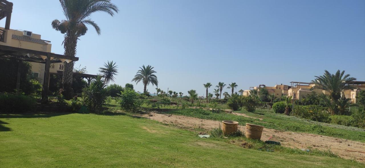 A Sea View Spacious Cheering 5 Bedroom Villa Ain Sokhna "Ain Bay" فيلا كاملة للإيجار قرية العين باي Ain Sukhna Bagian luar foto