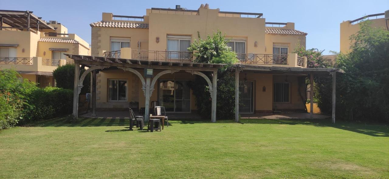 A Sea View Spacious Cheering 5 Bedroom Villa Ain Sokhna "Ain Bay" فيلا كاملة للإيجار قرية العين باي Ain Sukhna Bagian luar foto