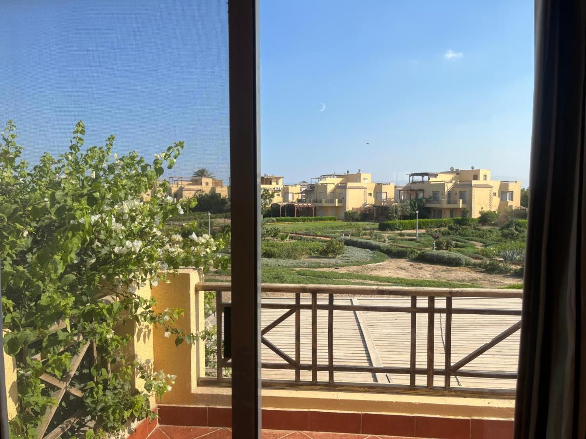 A Sea View Spacious Cheering 5 Bedroom Villa Ain Sokhna "Ain Bay" فيلا كاملة للإيجار قرية العين باي Ain Sukhna Bagian luar foto