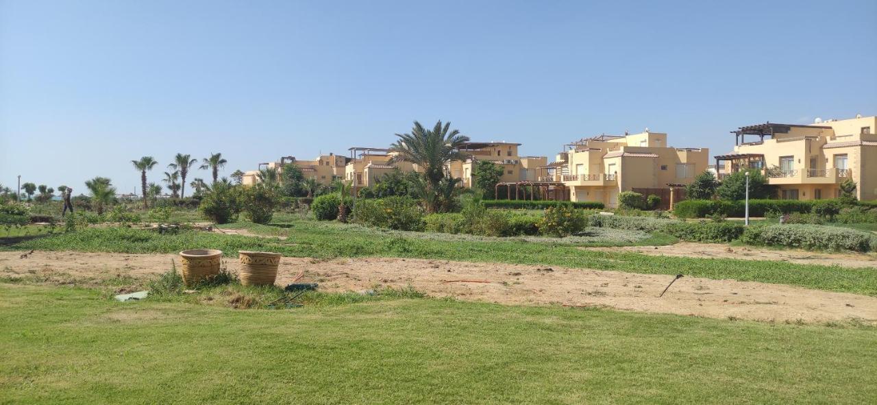 A Sea View Spacious Cheering 5 Bedroom Villa Ain Sokhna "Ain Bay" فيلا كاملة للإيجار قرية العين باي Ain Sukhna Bagian luar foto