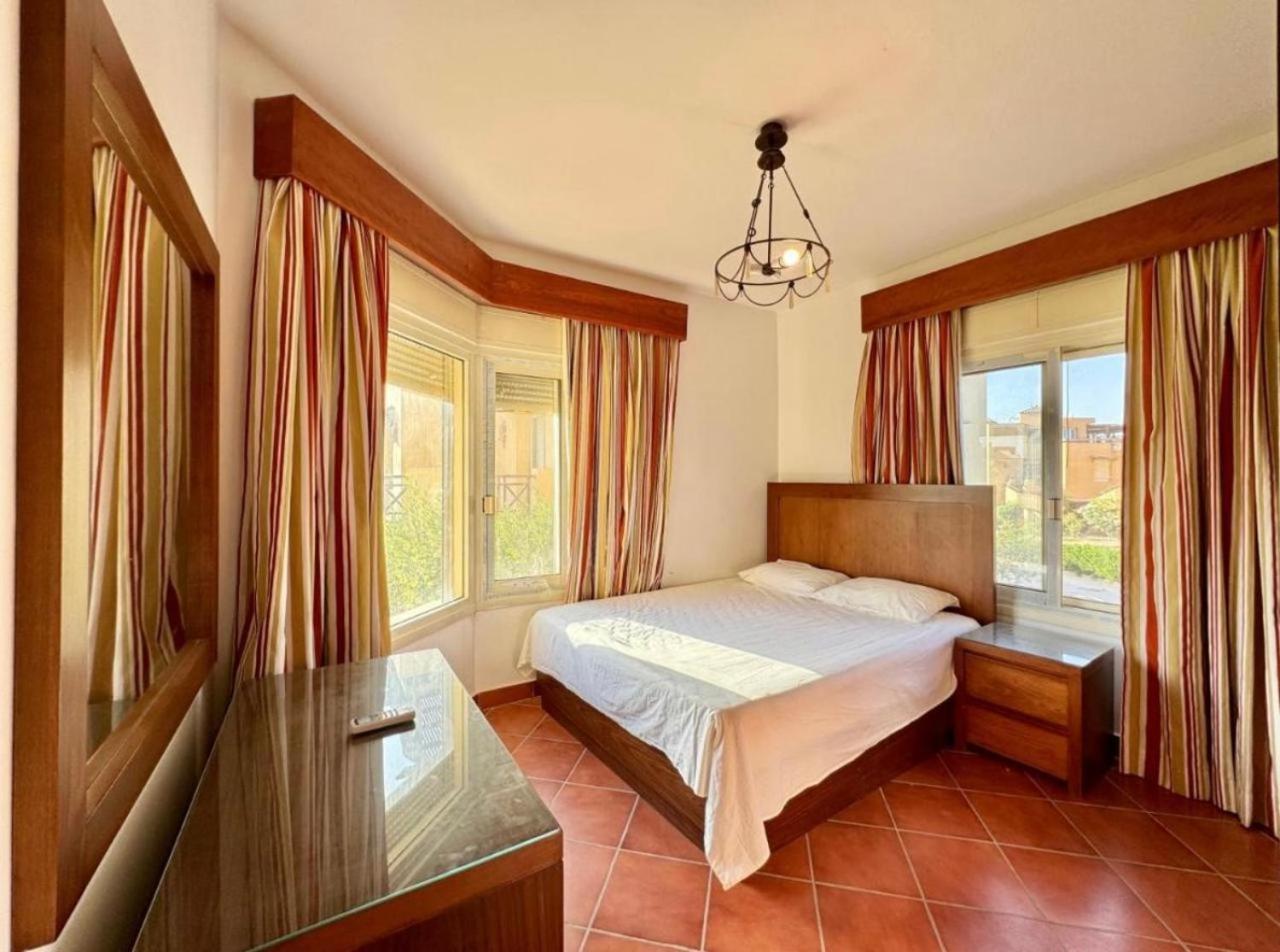 A Sea View Spacious Cheering 5 Bedroom Villa Ain Sokhna "Ain Bay" فيلا كاملة للإيجار قرية العين باي Ain Sukhna Bagian luar foto