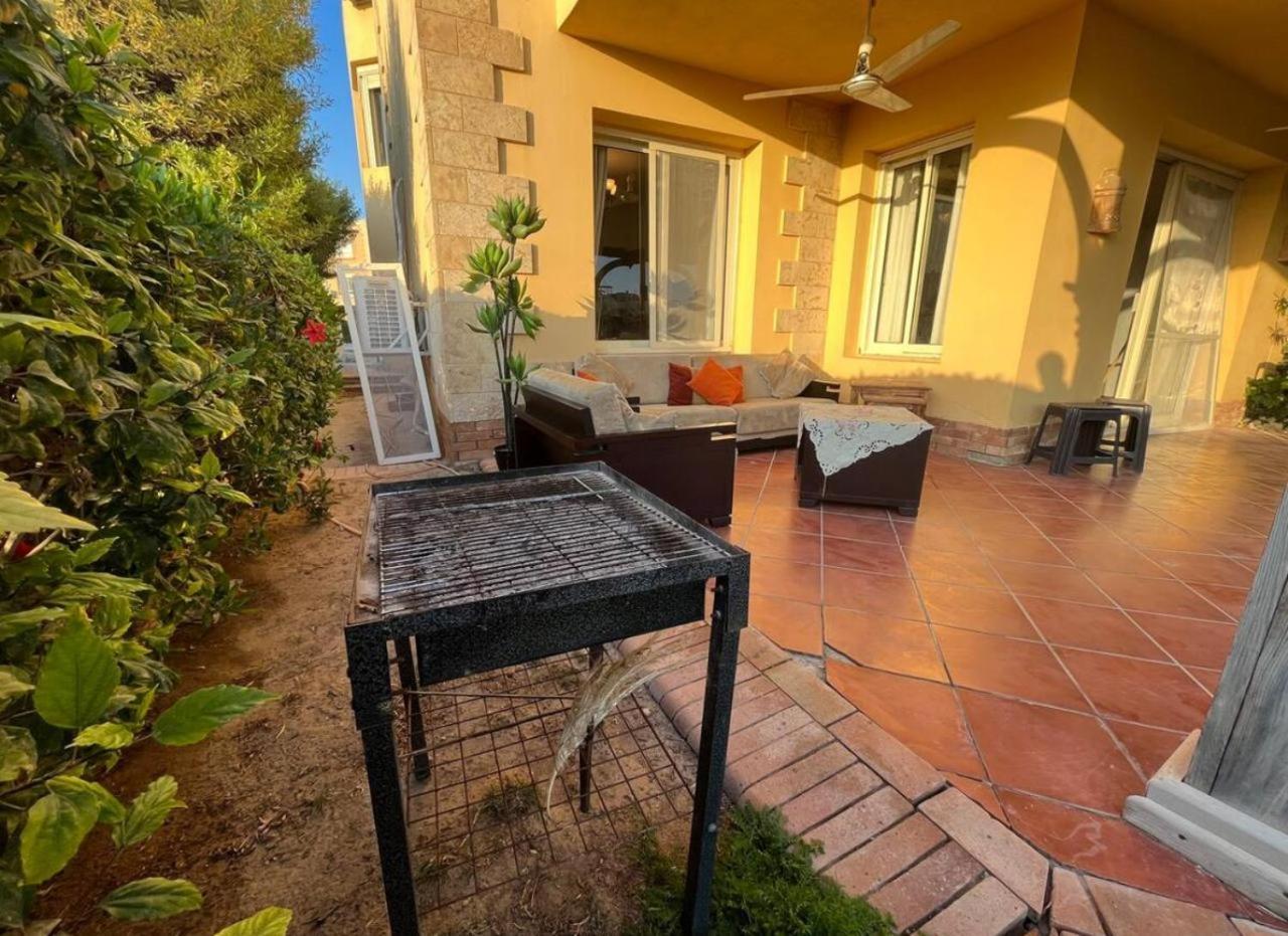 A Sea View Spacious Cheering 5 Bedroom Villa Ain Sokhna "Ain Bay" فيلا كاملة للإيجار قرية العين باي Ain Sukhna Bagian luar foto