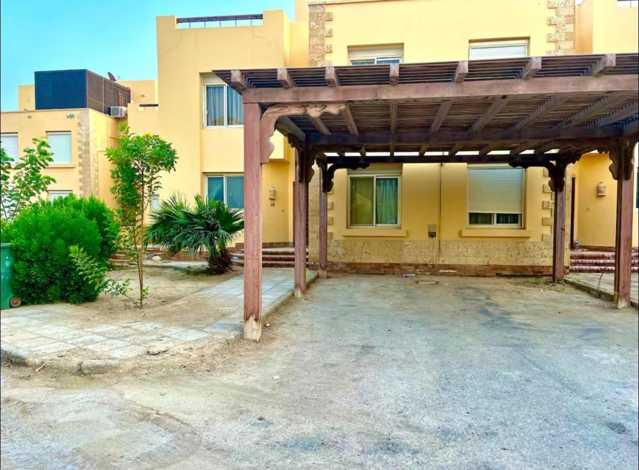 A Sea View Spacious Cheering 5 Bedroom Villa Ain Sokhna "Ain Bay" فيلا كاملة للإيجار قرية العين باي Ain Sukhna Bagian luar foto