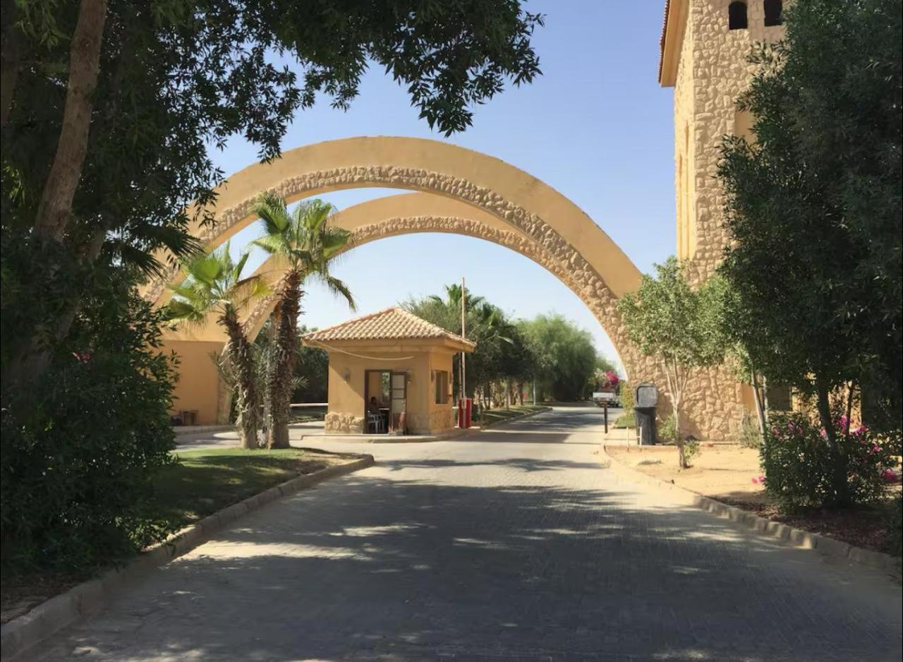 A Sea View Spacious Cheering 5 Bedroom Villa Ain Sokhna "Ain Bay" فيلا كاملة للإيجار قرية العين باي Ain Sukhna Bagian luar foto