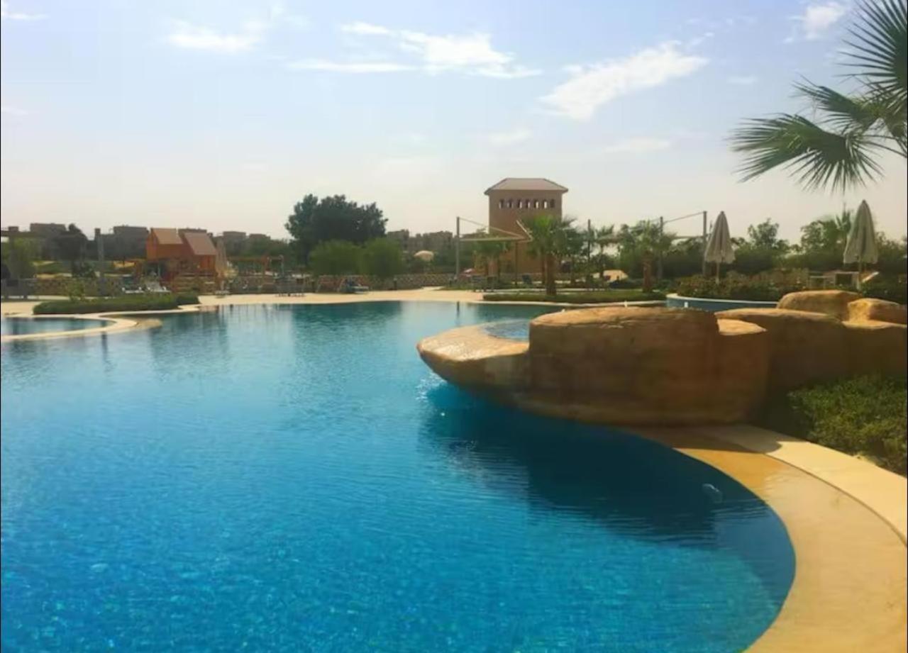 A Sea View Spacious Cheering 5 Bedroom Villa Ain Sokhna "Ain Bay" فيلا كاملة للإيجار قرية العين باي Ain Sukhna Bagian luar foto
