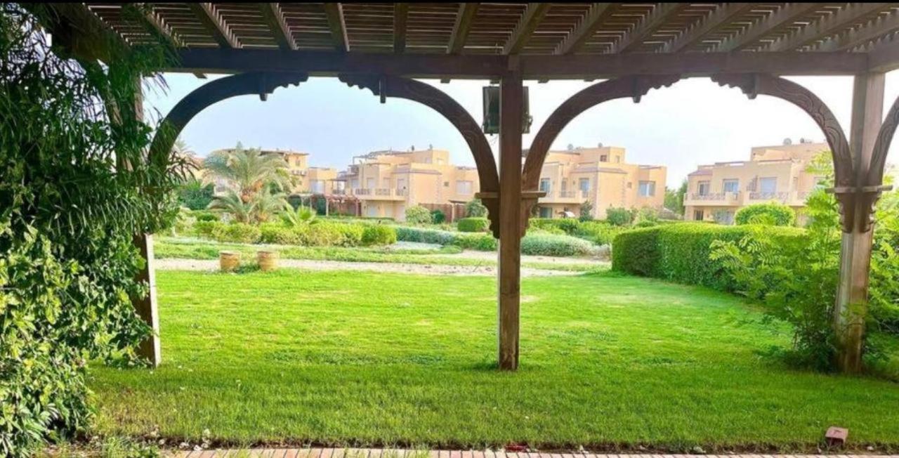 A Sea View Spacious Cheering 5 Bedroom Villa Ain Sokhna "Ain Bay" فيلا كاملة للإيجار قرية العين باي Ain Sukhna Bagian luar foto